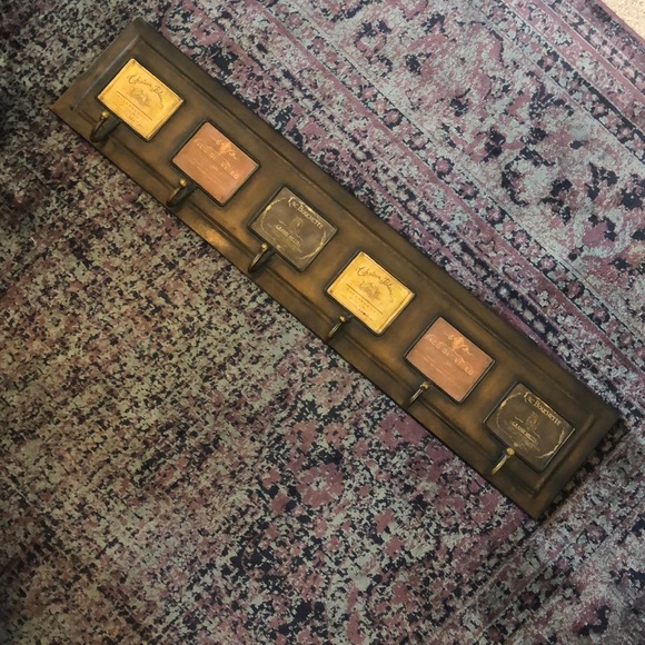 Wine Label Wall Rack - 6 Iron Hooks - Picture 1 of 9